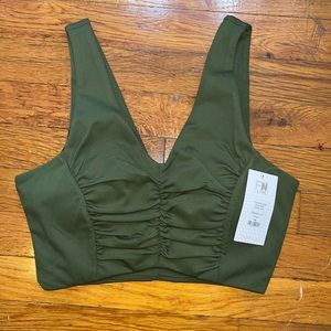 NWT fashion nova crop top/sports bra. Hunter green. Size XS